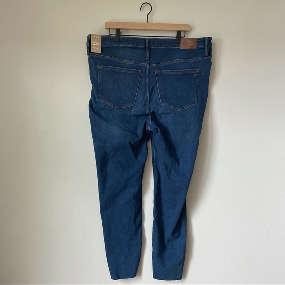 Madewell 9” Button Front Mid-Rise Skinny Jeans - Picture 7 of 9